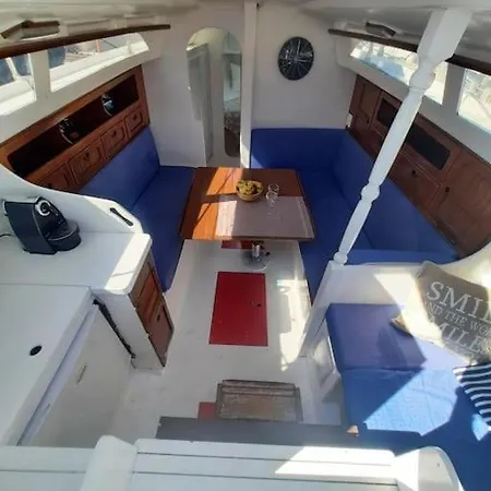 Vintage Sailboat Experience * ליסבון