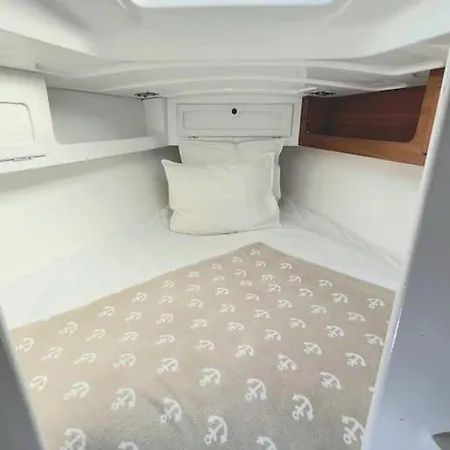 Vintage Sailboat Experience ספינת מלון