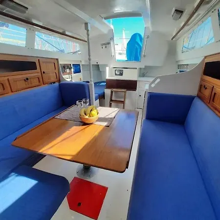 ספינת מלון Vintage Sailboat Experience