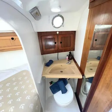 Vintage Sailboat Experience リスボン